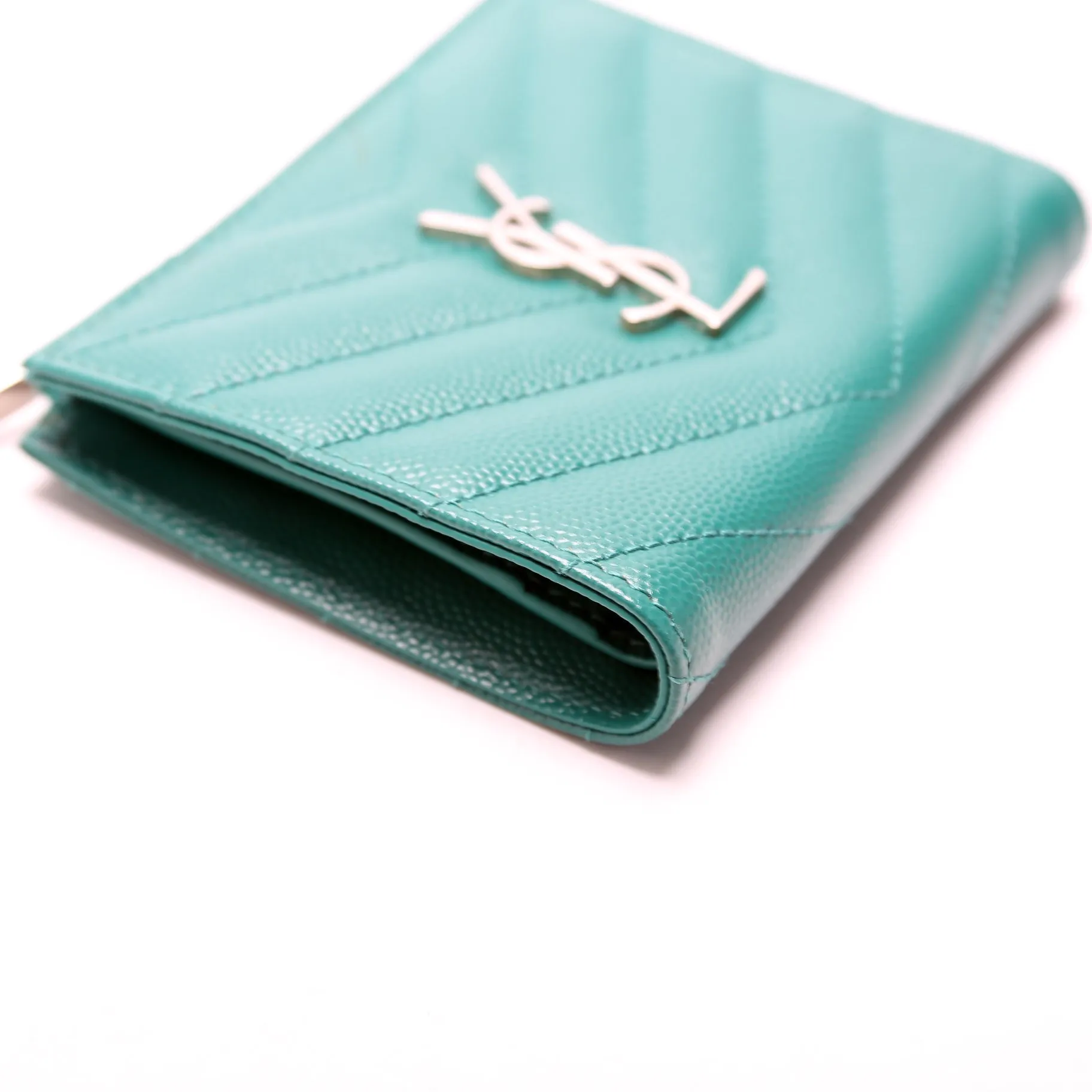 Cassandre Bi-Fold Wallet Grain De Poudre Green